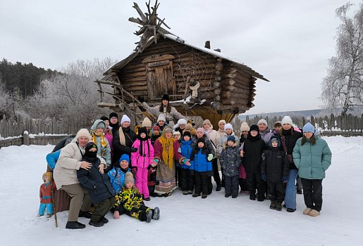Побывали в гостях у избушки на курьих ножках