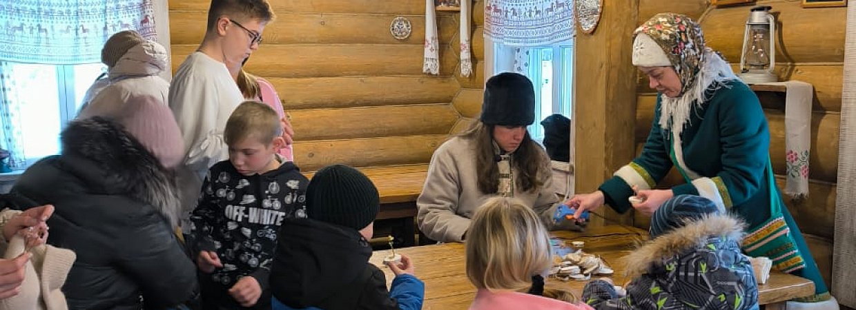 Побывали в гостях у избушки на курьих ножках
